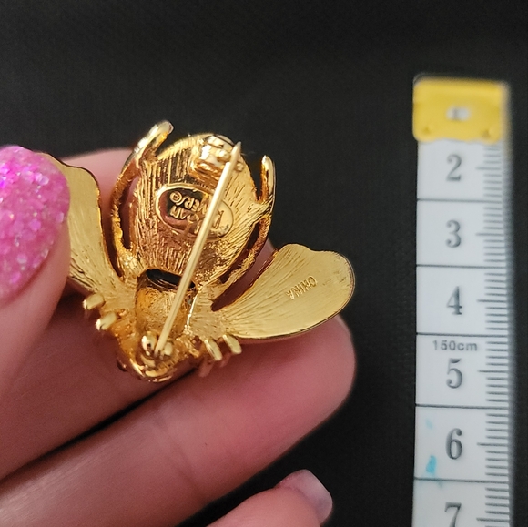 Joan Rivers Brooch - Picture 7 of 7